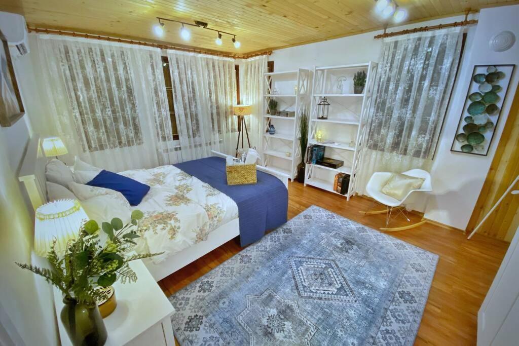 The Secret Lodge- New With Private Garage, Entire House Veliko Tŭrnovo Exterior photo